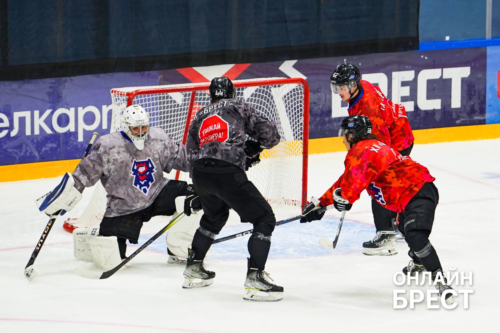 Смотрите, как тренируется ХК «Брест» — большой фоторепортаж