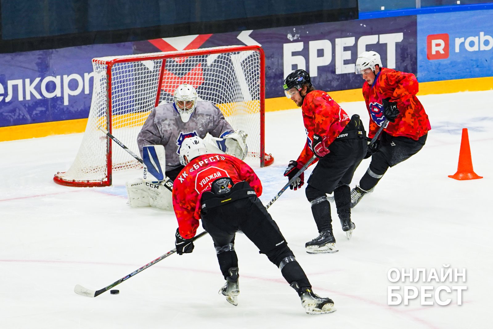 Смотрите, как тренируется ХК «Брест» — большой фоторепортаж