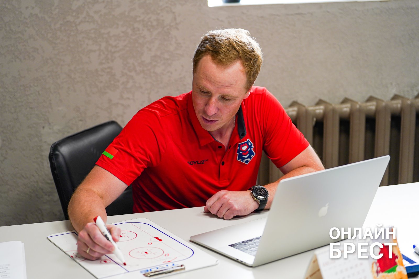 Обращение к болельщикам, главный соперник и другие важные темы: откровенное интервью главного тренера ХК «Брест»