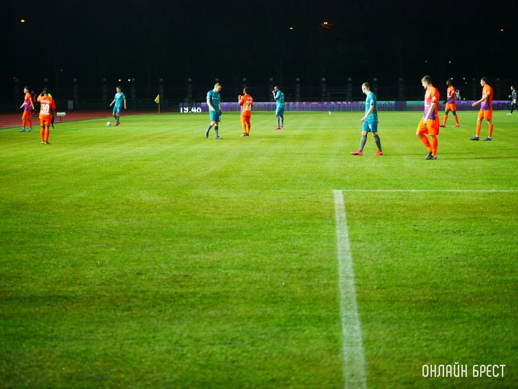 Лукашенко поручил навести порядок с зарплатами спортсменов и тренеров