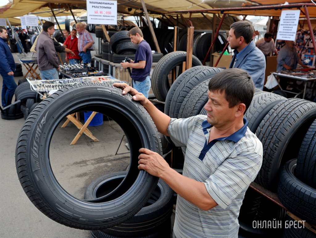 «Переобулся в воздух»: брестчанин потерял 250 рублей в мошеннической схеме с шинами