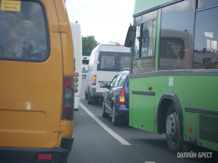 Какие сезонные автобусные маршруты запускают в Бресте и где меняется расписание