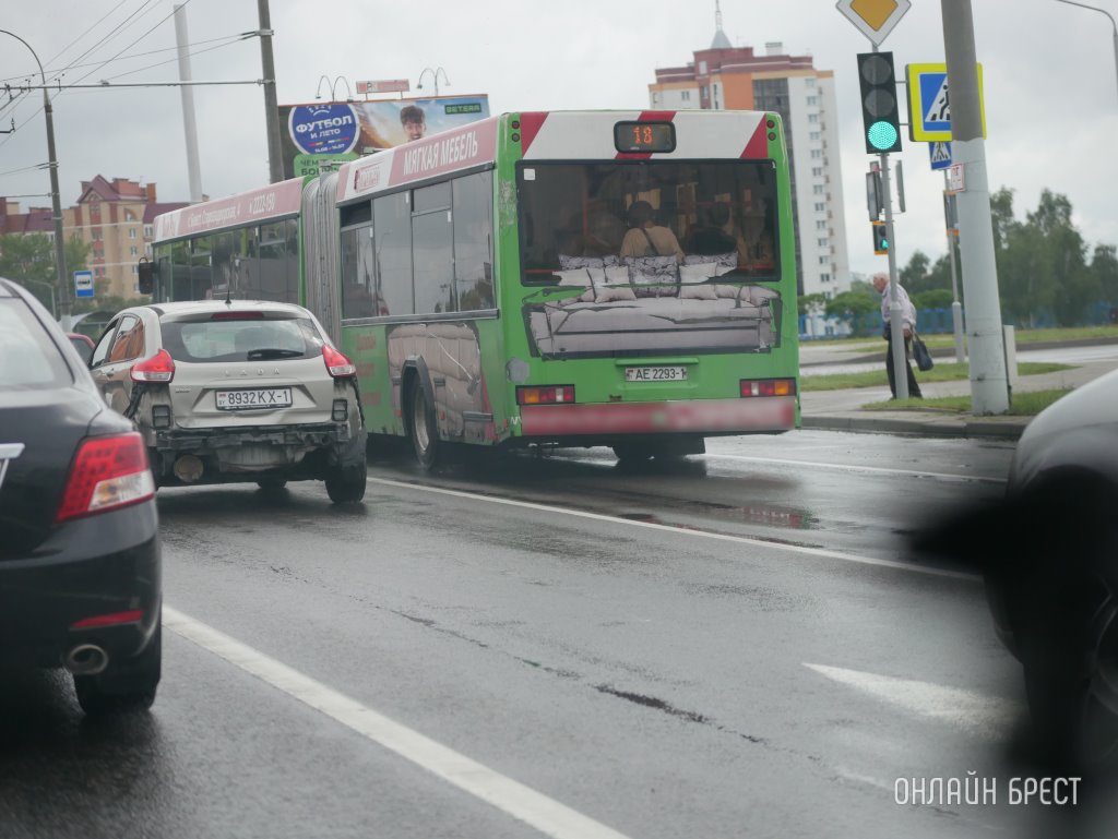Узнали, сколько автобусов ежедневно перевозят пассажиров на Брестчине