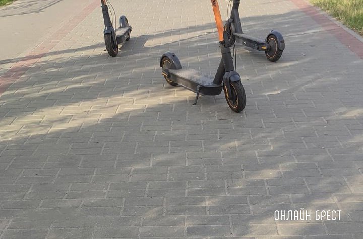 Девушка ехала на самокате и сбила пешехода – суд вынес ей приговор