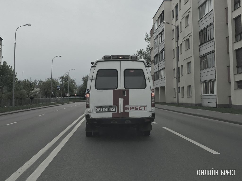 Трагедия в Бресте: во дворе жилого дома обнаружено тело подростка