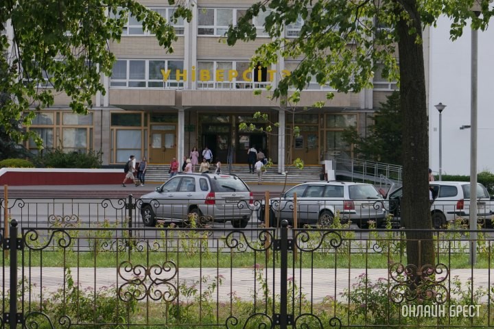 Александр Лукашенко поздравил коллектив БрГУ имени А.С. Пушкина с 80-летием основания вуза