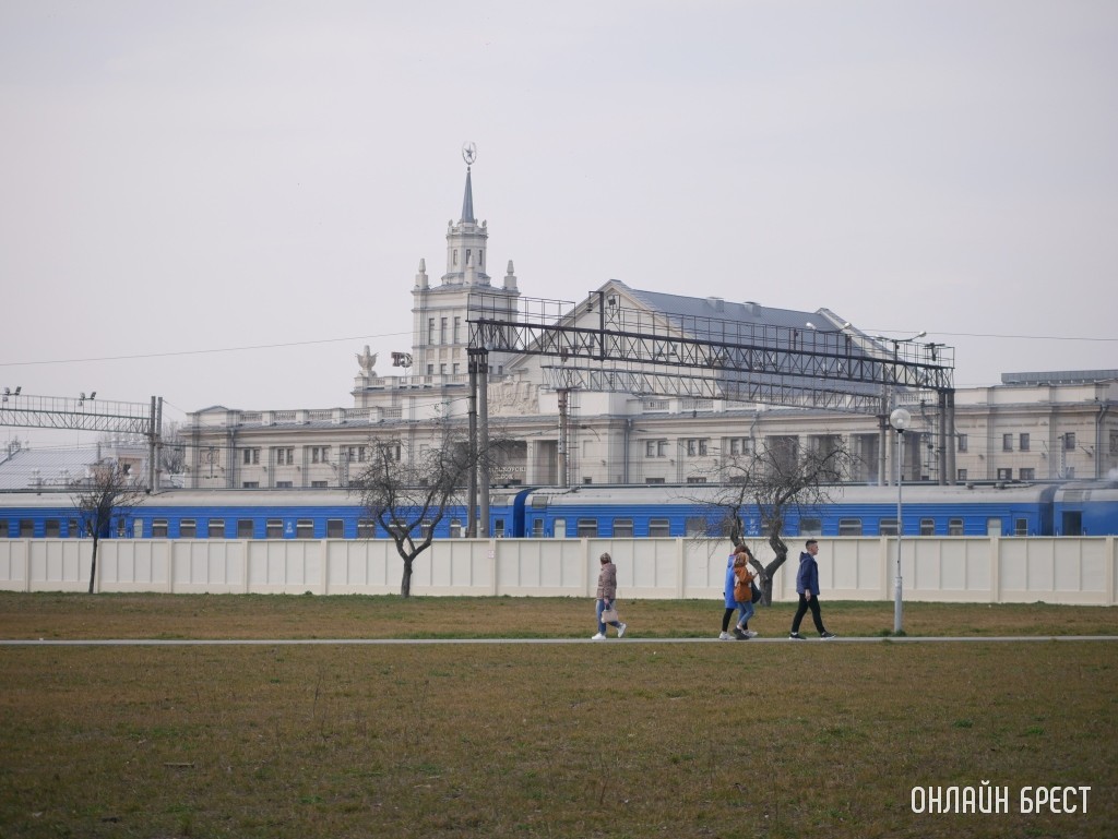 Для поездов на брестском направлении временно меняется график движения