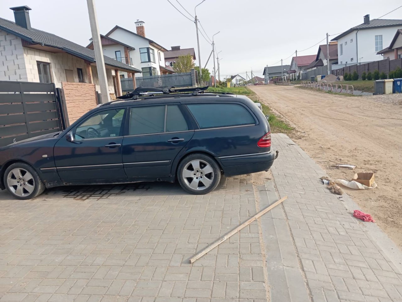 В Беларуси мужчина соорудил самоделку для того, чтобы спалить авто своего соседа