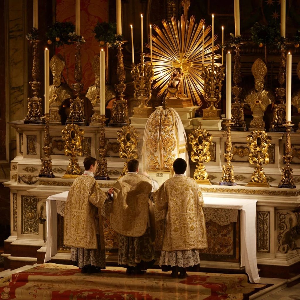 Расписание служб в католических приходах Бреста на Тридиум Пасхальный и Пасху