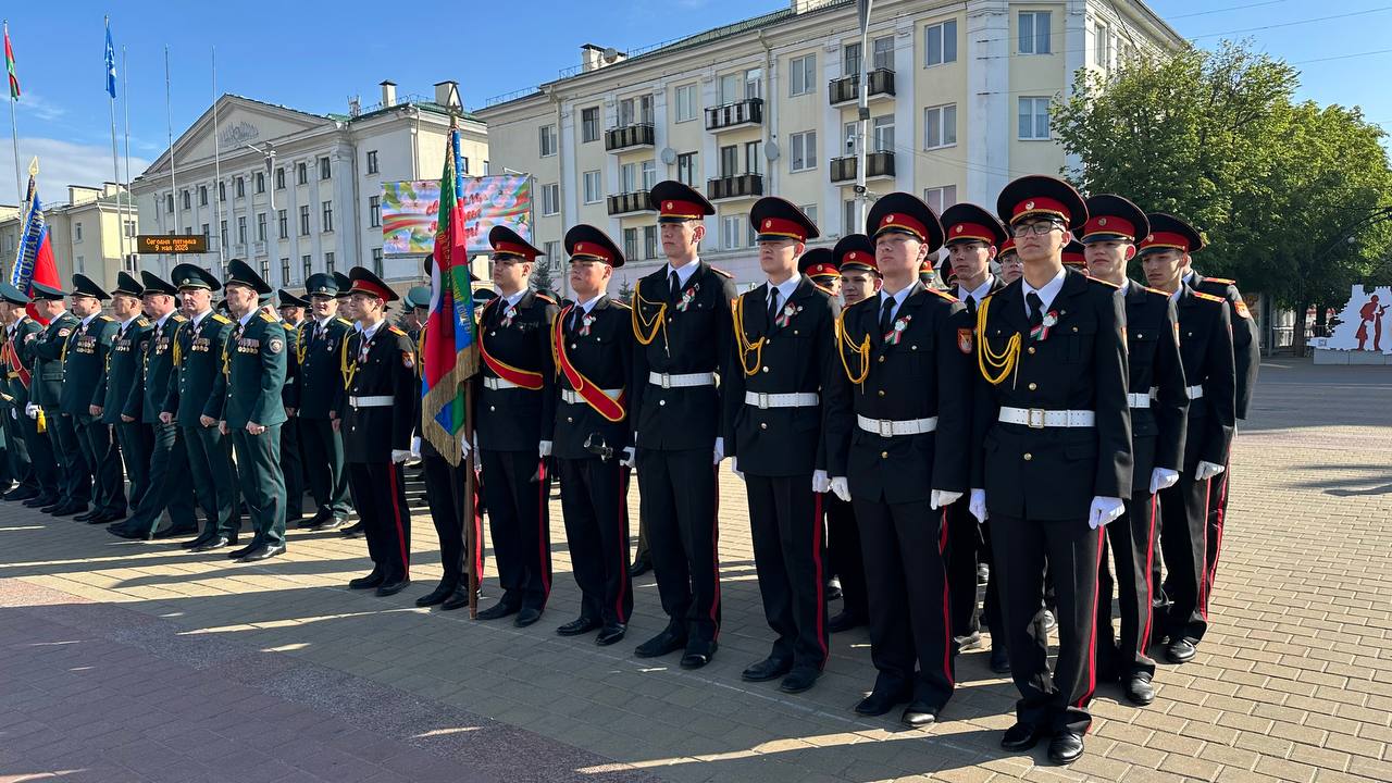 Парад Победы проехал по улицам Бреста — видео и фото