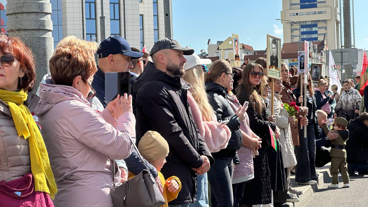 Парад Победы проехал по улицам Бреста — видео и фото