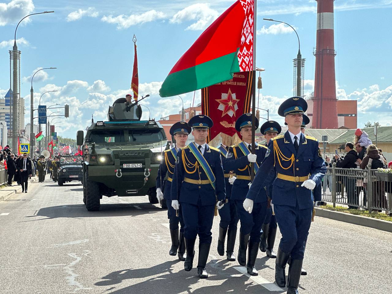 Парад Победы проехал по улицам Бреста — видео и фото