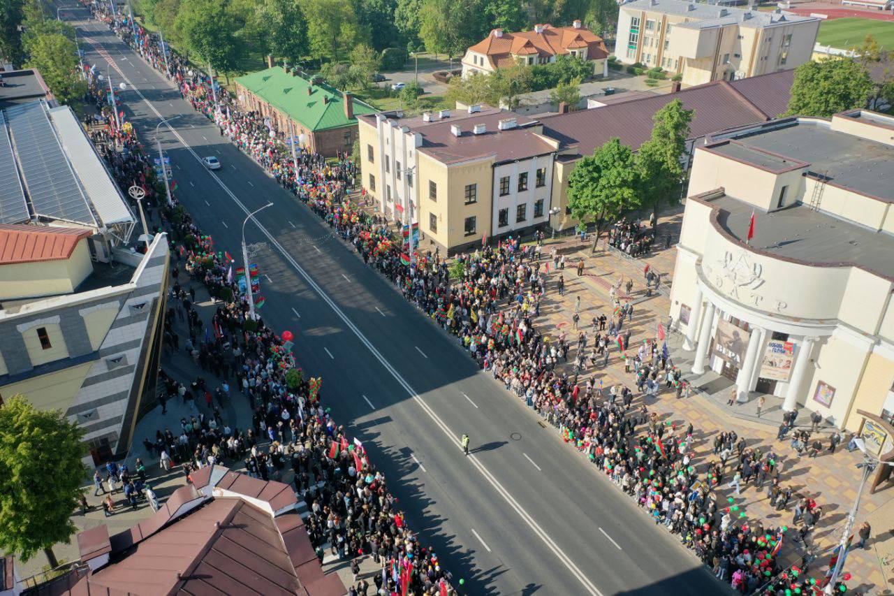 Парад Победы проехал по улицам Бреста — видео и фото