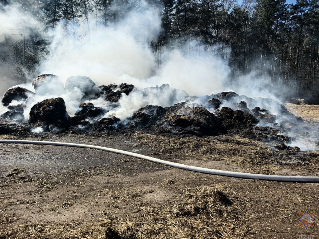 Крупный пожар соломы в Каменецком районе: сгорело 9,5 тонн