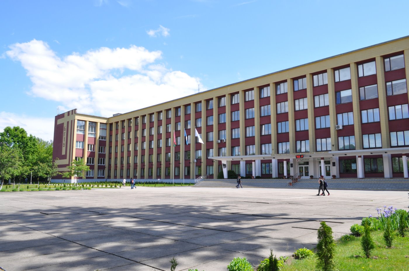 Промышленный робот и технологии для строительства: что разрабатывают в БрГТУ