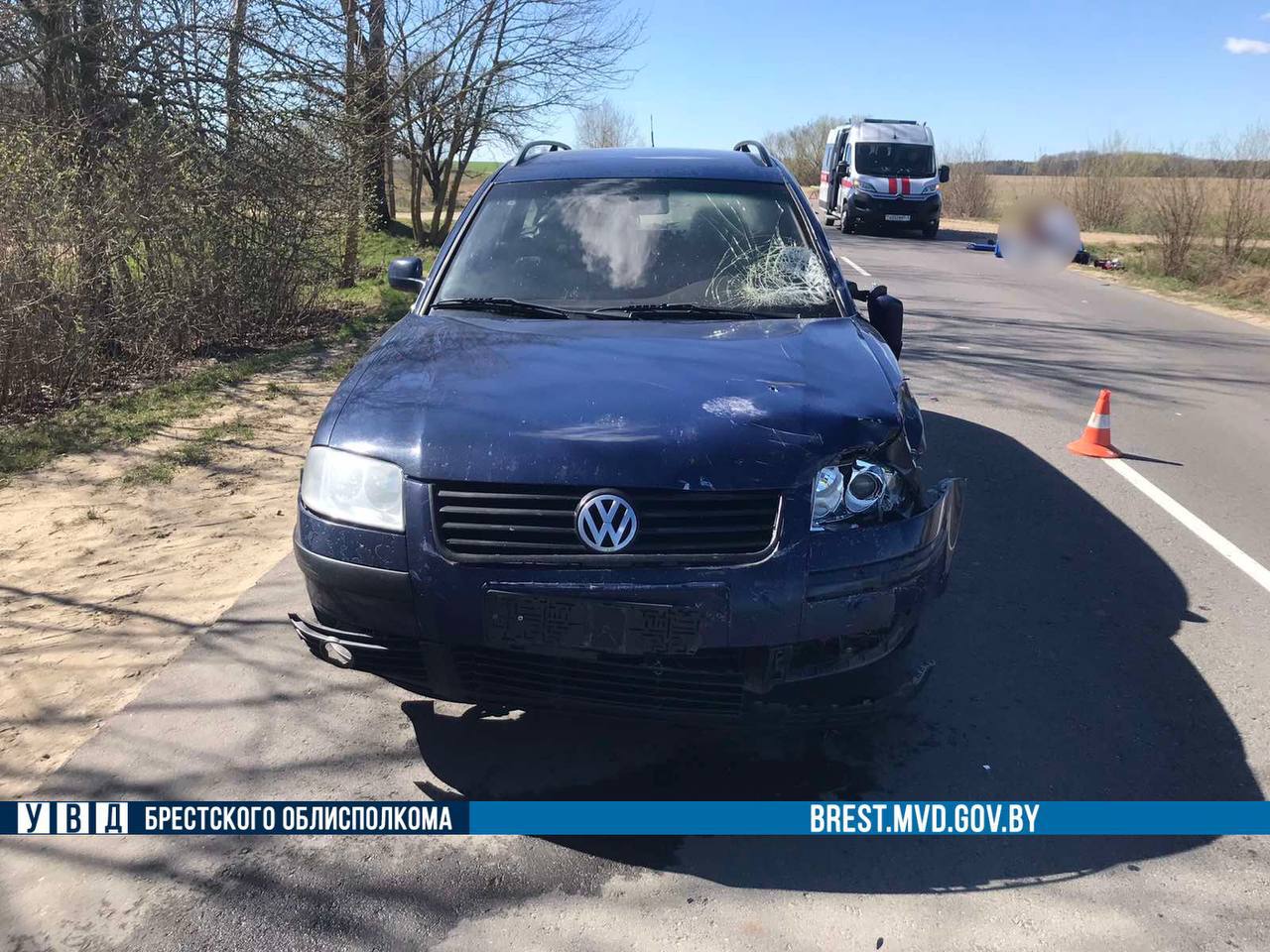В Березовском районе водитель мопеда погиб в ДТП с Volkswagen
