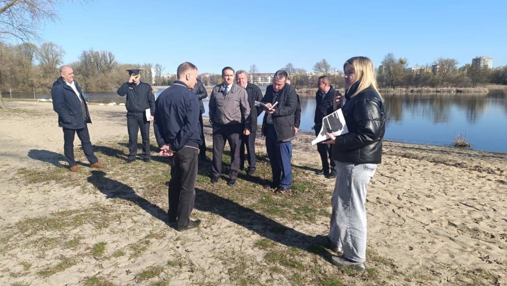 В Бресте пляж «Центральный» проходит подготовку для открытия купального сезона