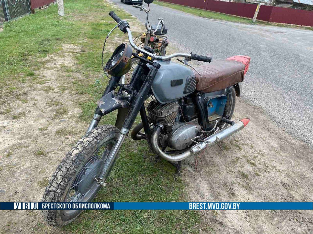 Без прав и шлемов: подростки устроили ДТП в Лунинецком районе