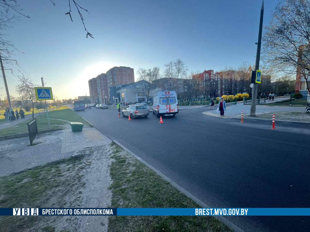 В Бресте автомобиль сбил женщину на переходе