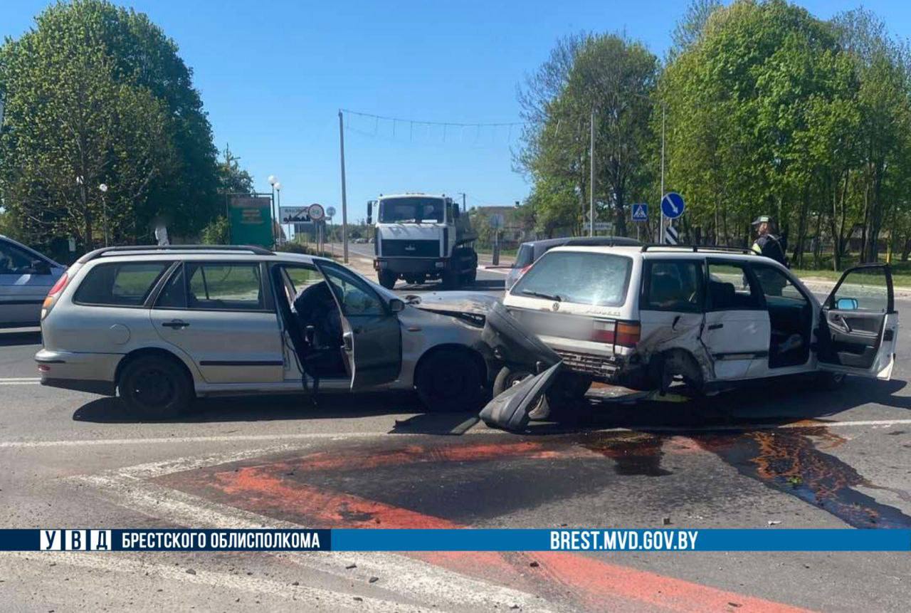 Три автомобиля столкнулись в Ивацевичах