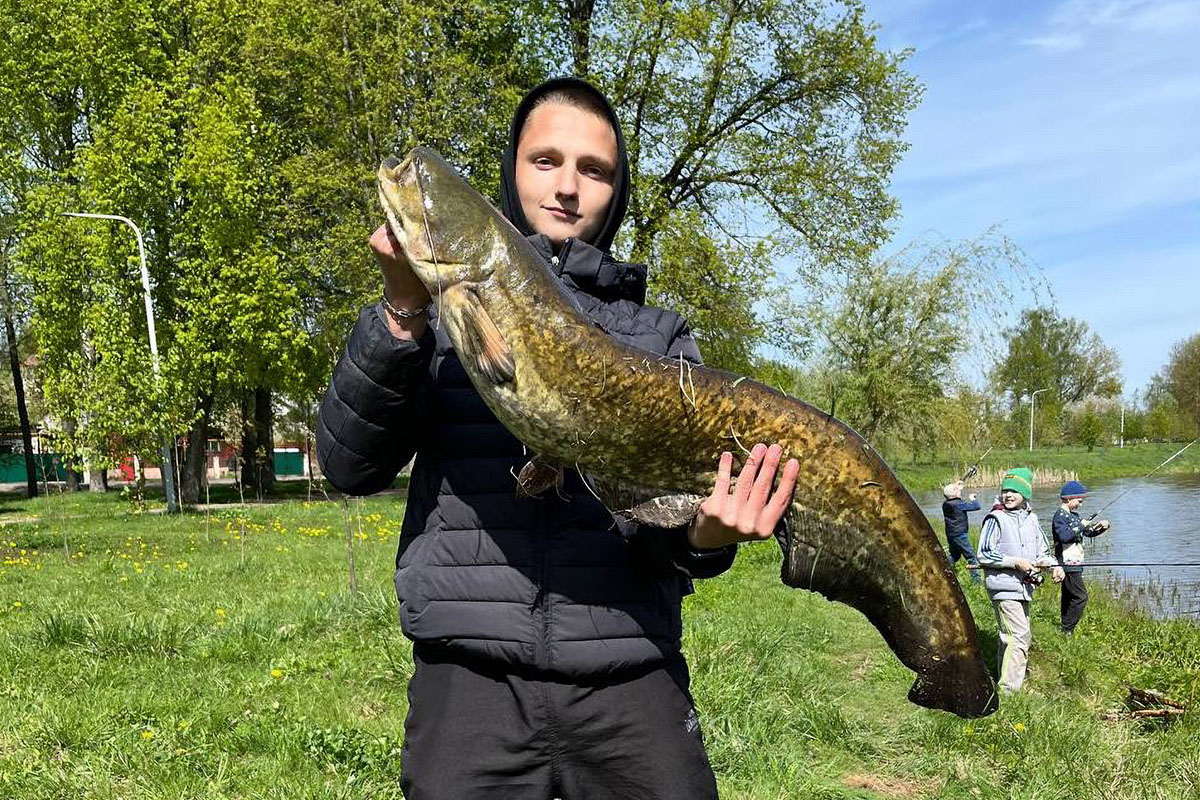 Необычный городской трофей молодого рыболова