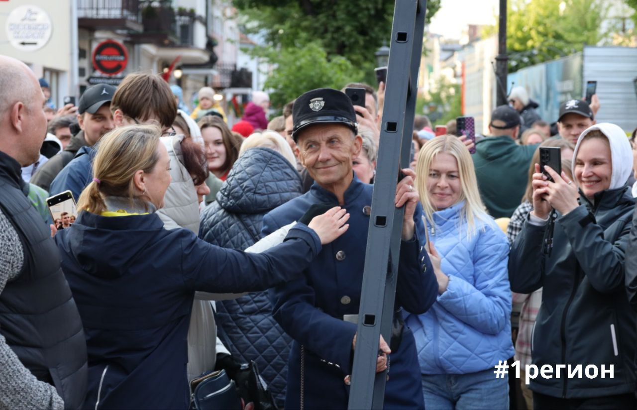 Сегодня брестский фонарщик собрал толпы зрителей