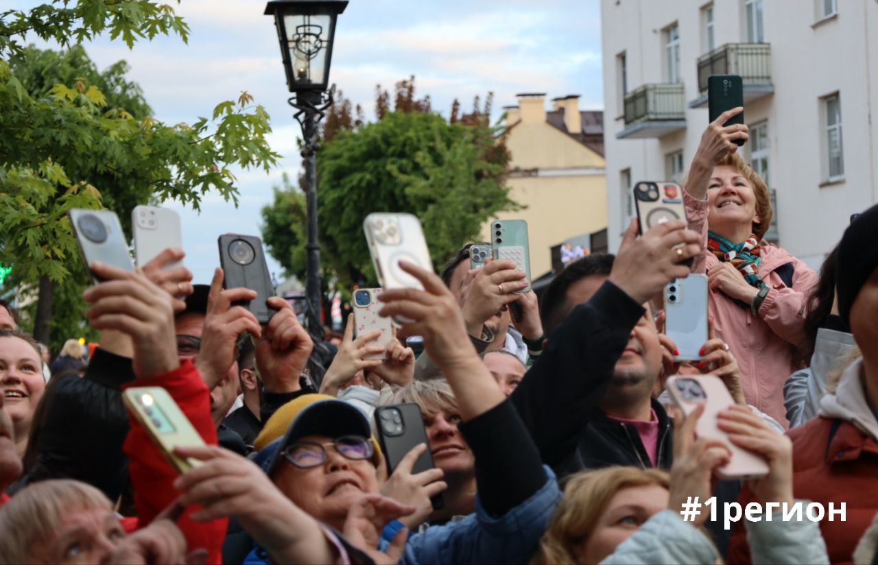 Сегодня брестский фонарщик собрал толпы зрителей