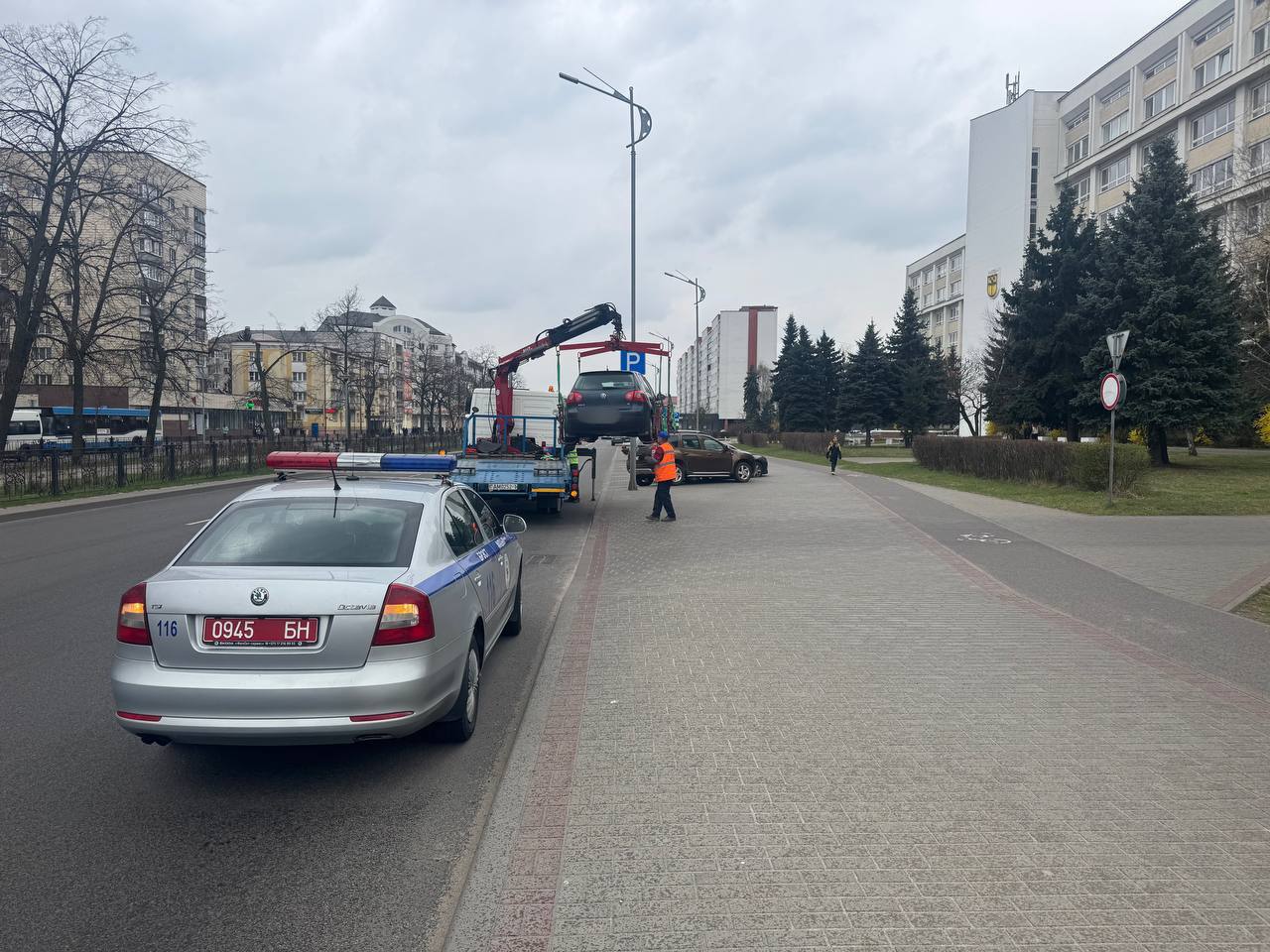 Эвакуаторы наготове: в Бресте ГАИ проверяет соблюдение правил остановки и стоянки