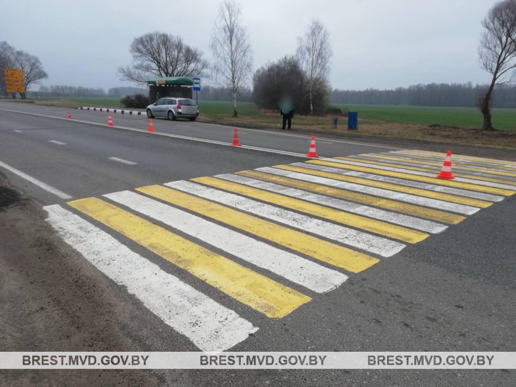 Под Кобрином автомобиль сбил женщину на пешеходном переходе