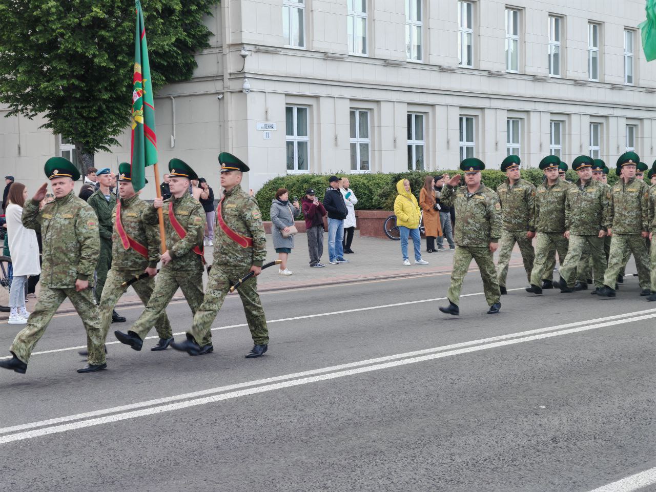 Брест готовится ко Дню Победы: на площади Ленина прошла репетиция парада