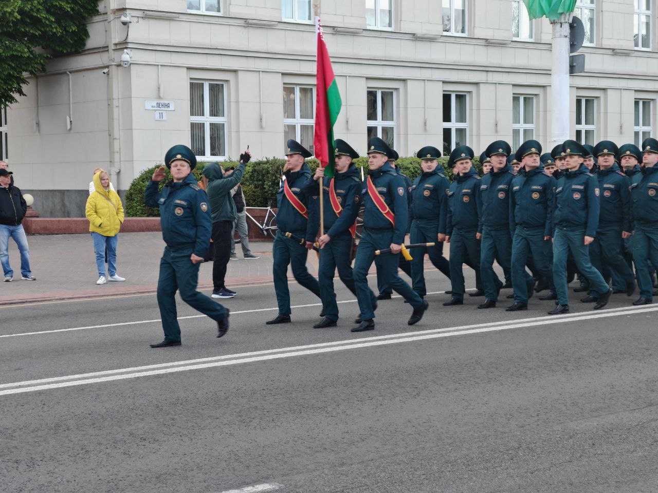 Брест готовится ко Дню Победы: на площади Ленина прошла репетиция парада