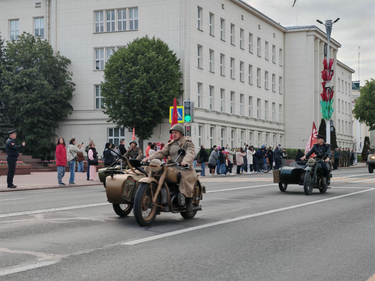 Брест готовится ко Дню Победы: на площади Ленина прошла репетиция парада