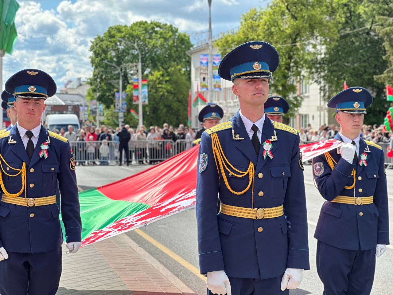 В Бресте отмечают День Государственного флага, Государственного герба и Государственного гимна