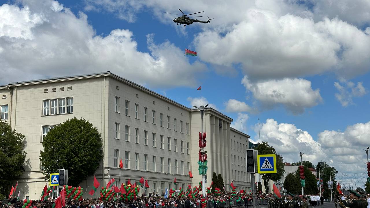 В Бресте отмечают День Государственного флага, Государственного герба и Государственного гимна