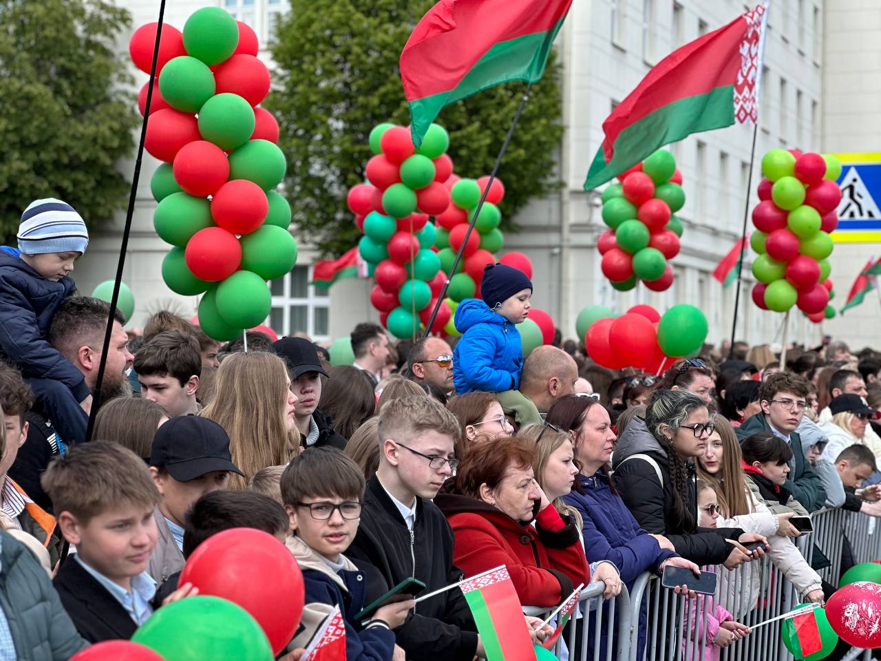 В Бресте отмечают День Государственного флага, Государственного герба и Государственного гимна