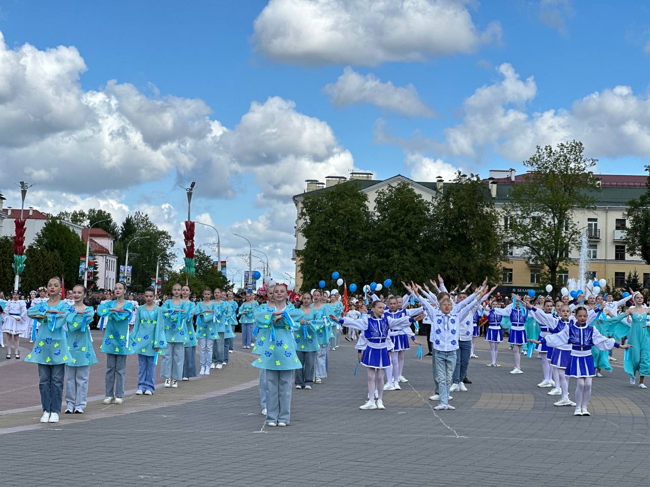 В Бресте отмечают День Государственного флага, Государственного герба и Государственного гимна