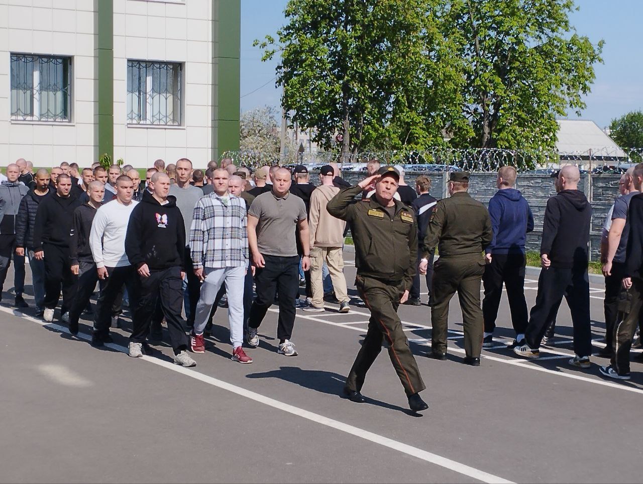 В Бресте прошла первая отправка призывников на срочную военную службу