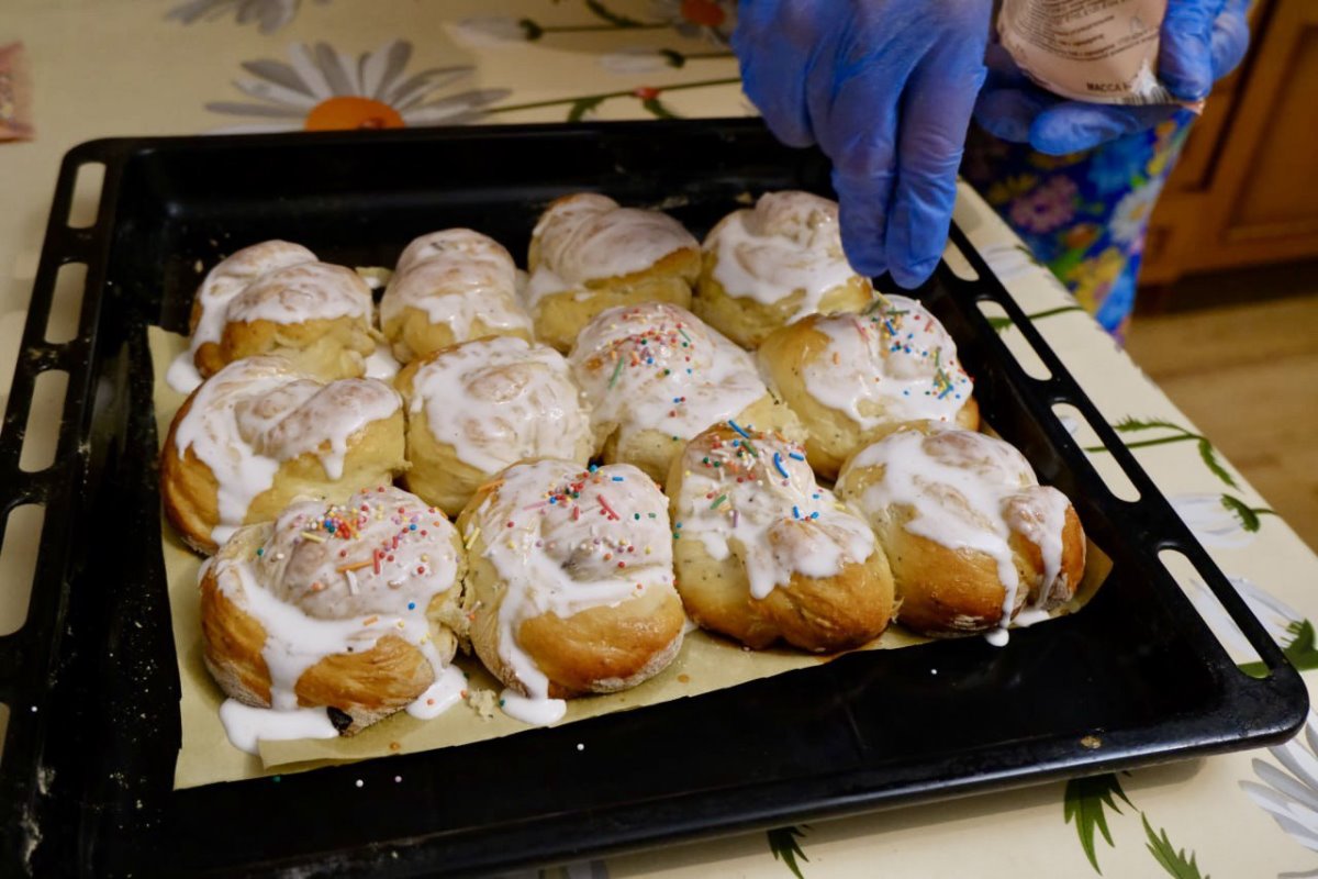 Пасхальные булочки за 20 минут: готовим легко, покупаем выгодно — с «Хит!»