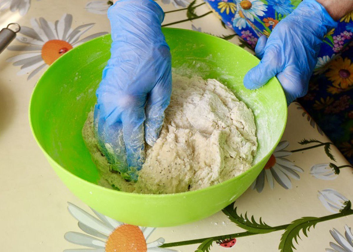 Пасхальные булочки за 20 минут: готовим легко, покупаем выгодно — с «Хит!»