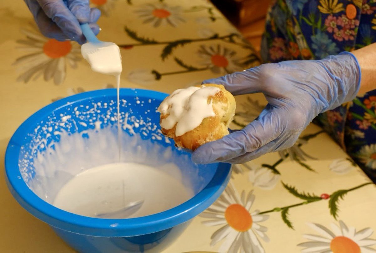 Пасхальные булочки за 20 минут: готовим легко, покупаем выгодно — с «Хит!»