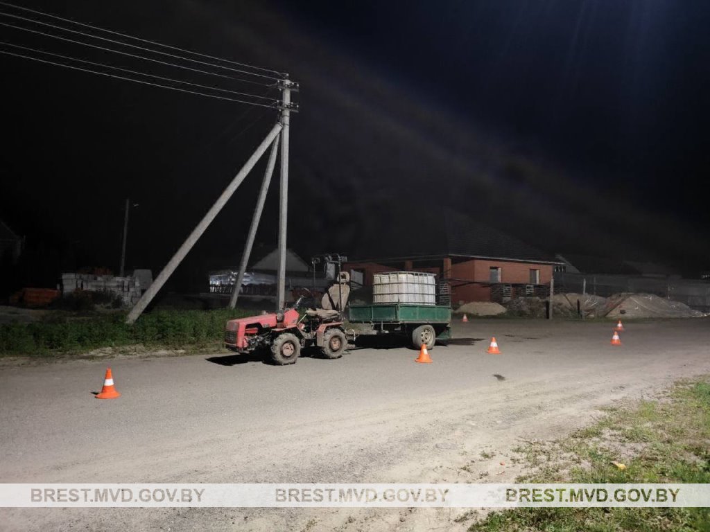 В Столинском районе девочка выпала из прицепа и попала под колеса минитрактора
