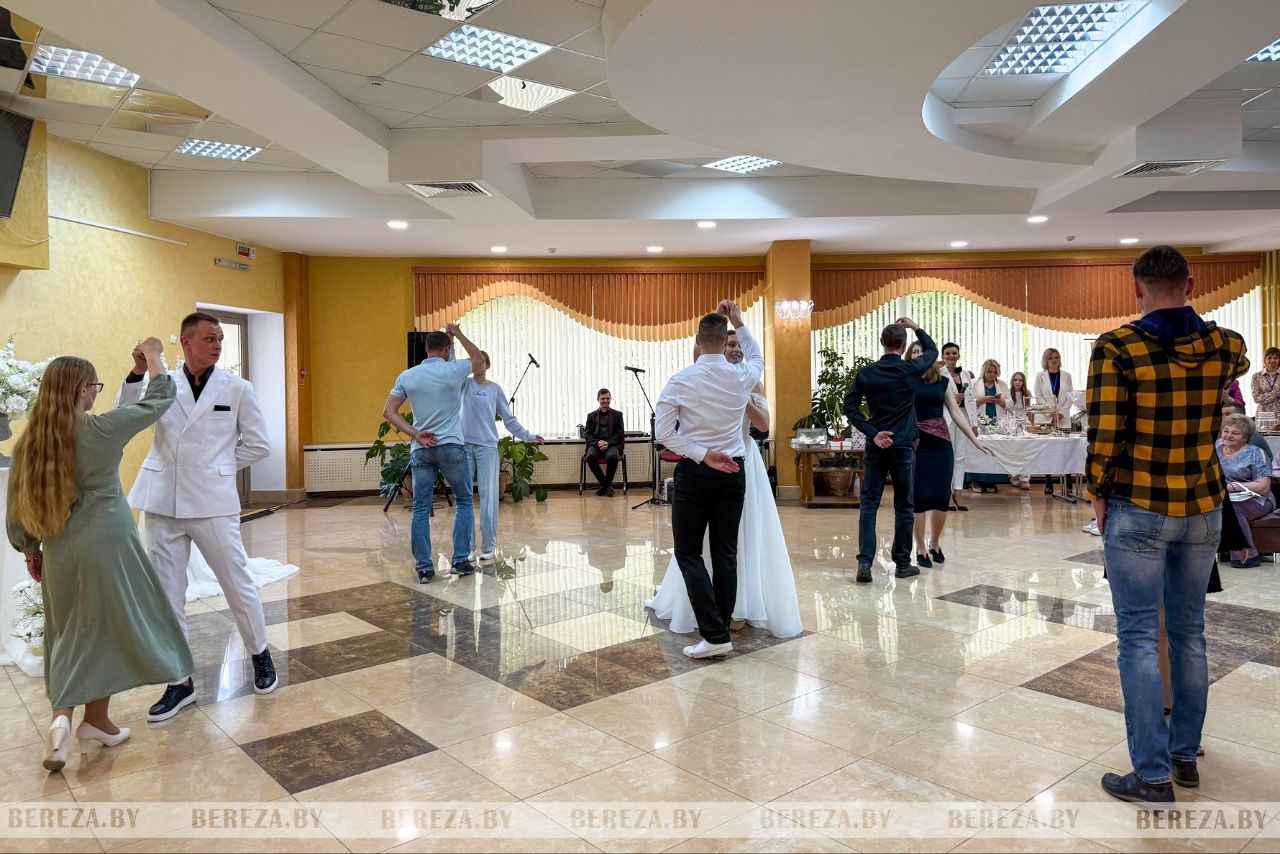 Инициативные березовчане организовали выставку-фестиваль «Ночь в ЗАГСе»