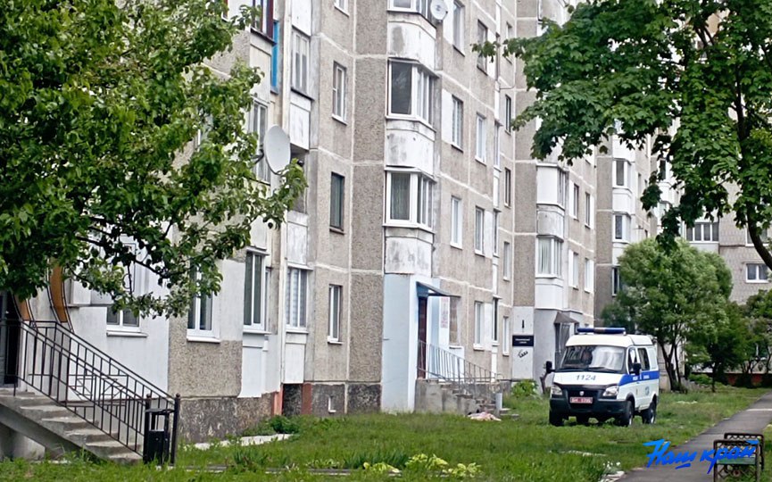 Молодая женщина выпала из окна 9 этажа в Барановичах — она погибла