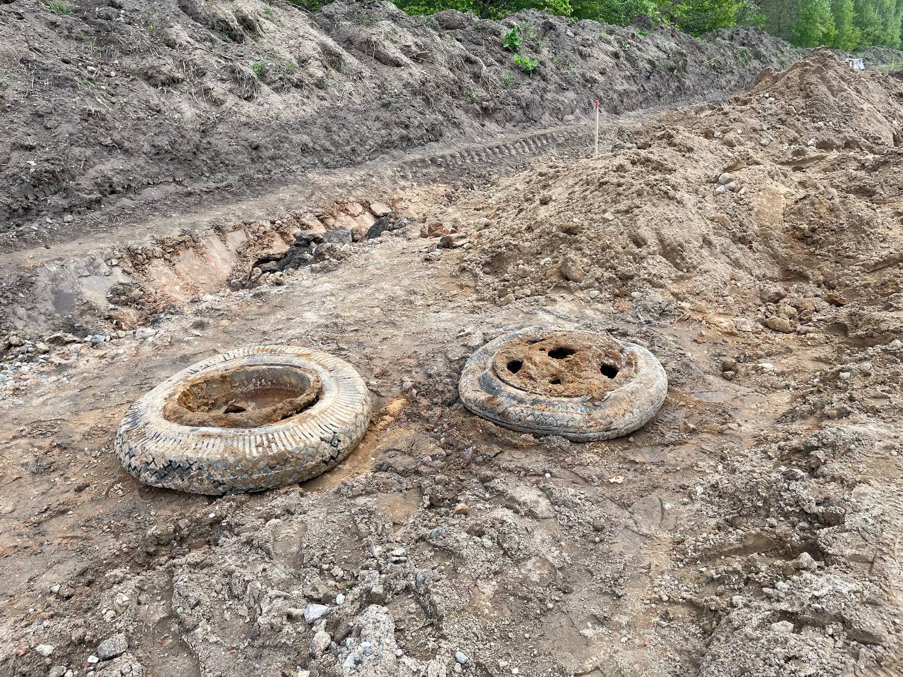 В Беларуси откопали машину времен войны и сейф с документами