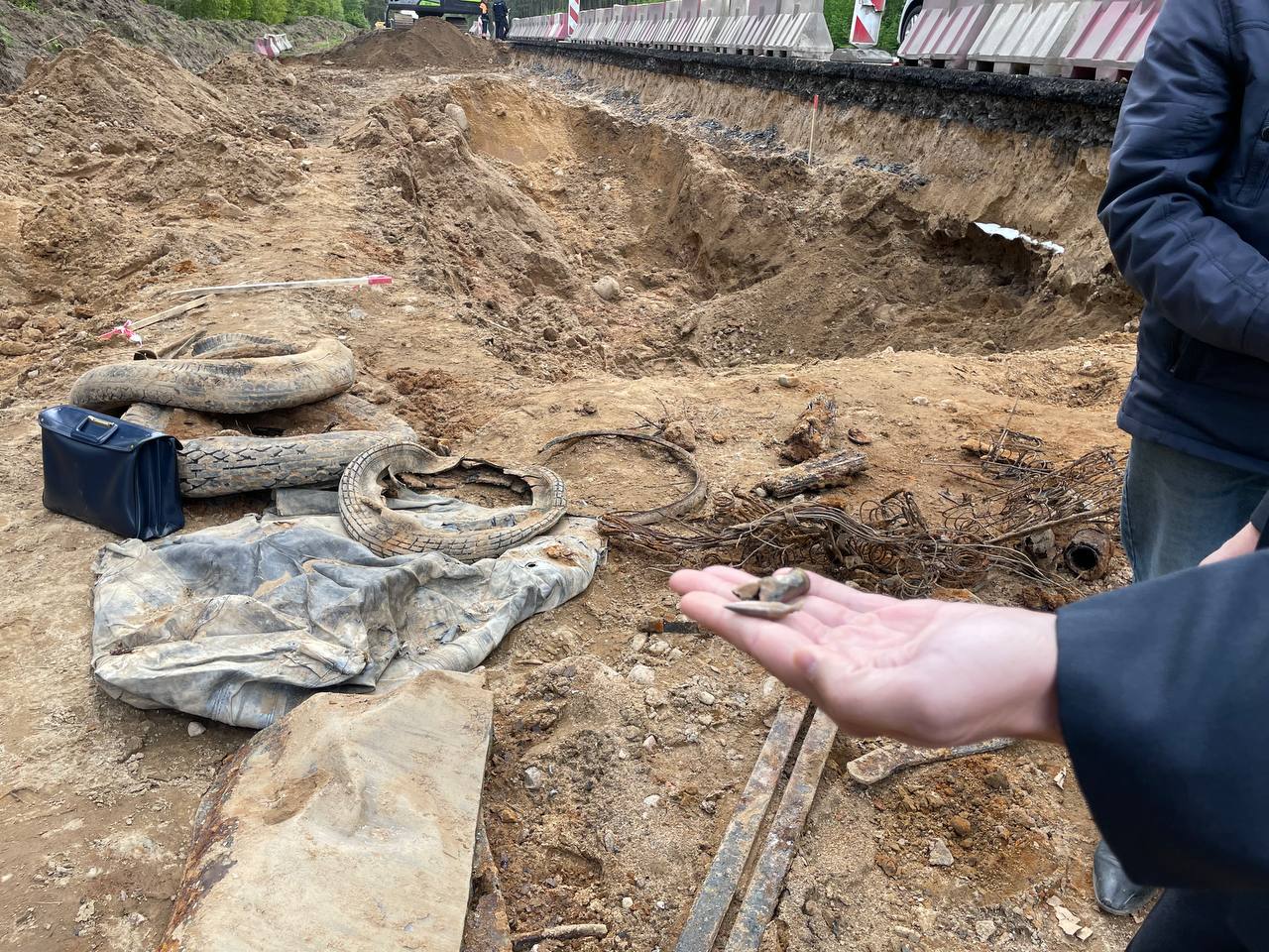 В Беларуси откопали машину времен войны и сейф с документами