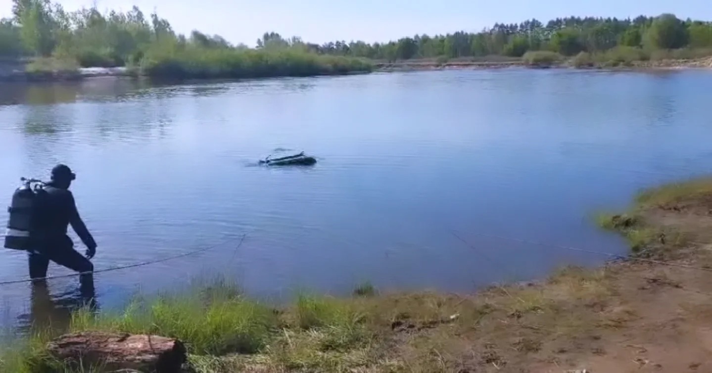 Трагедия на рыбалке: автомобиль с рыбаками съехал в реку, один погиб
