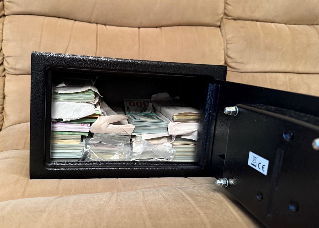 Собственники сети магазинов товаров «секонд-хенд» задержаны за неуплату налогов