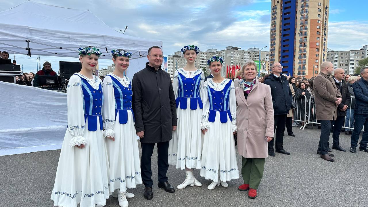 В Бресте для выпускников устроили мега-праздник