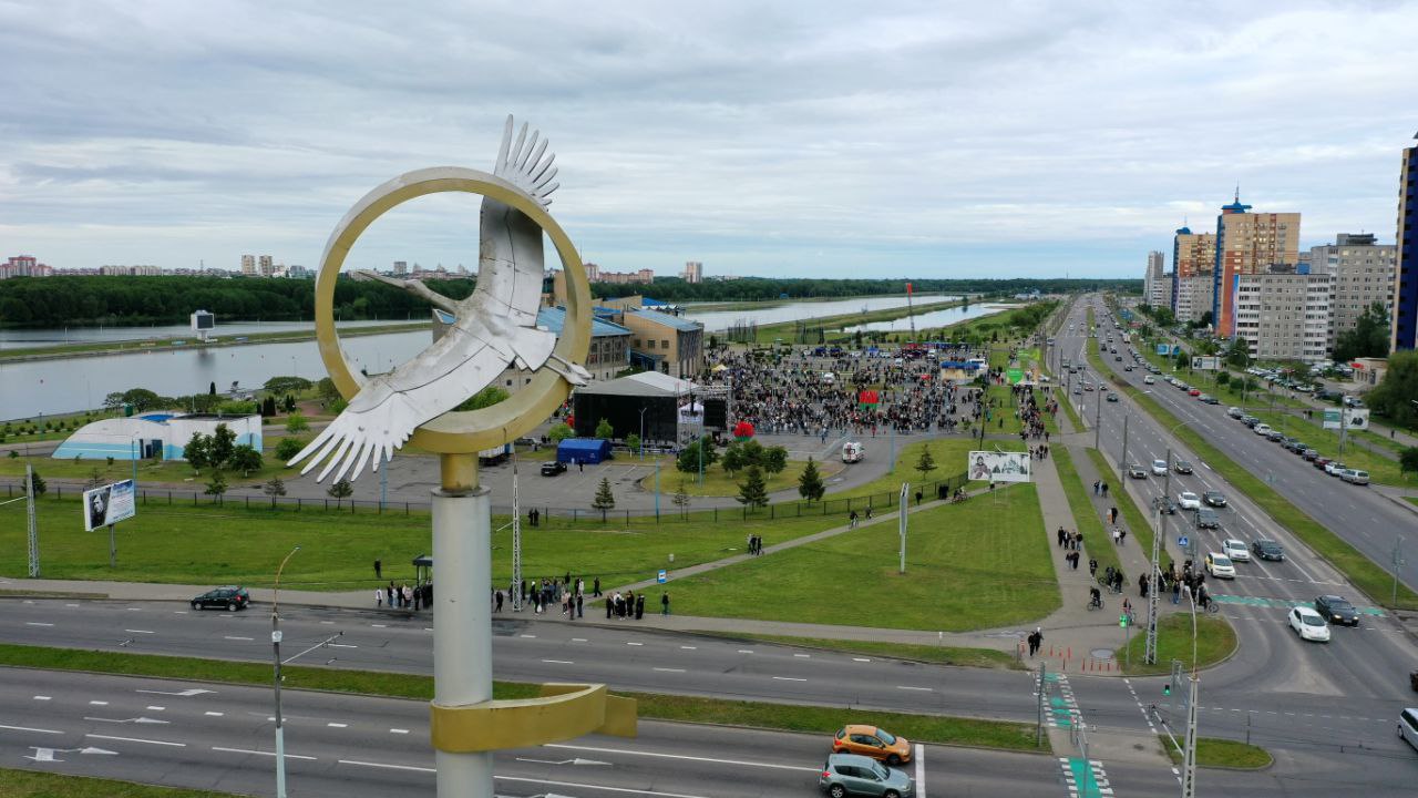 В Бресте для выпускников устроили мега-праздник