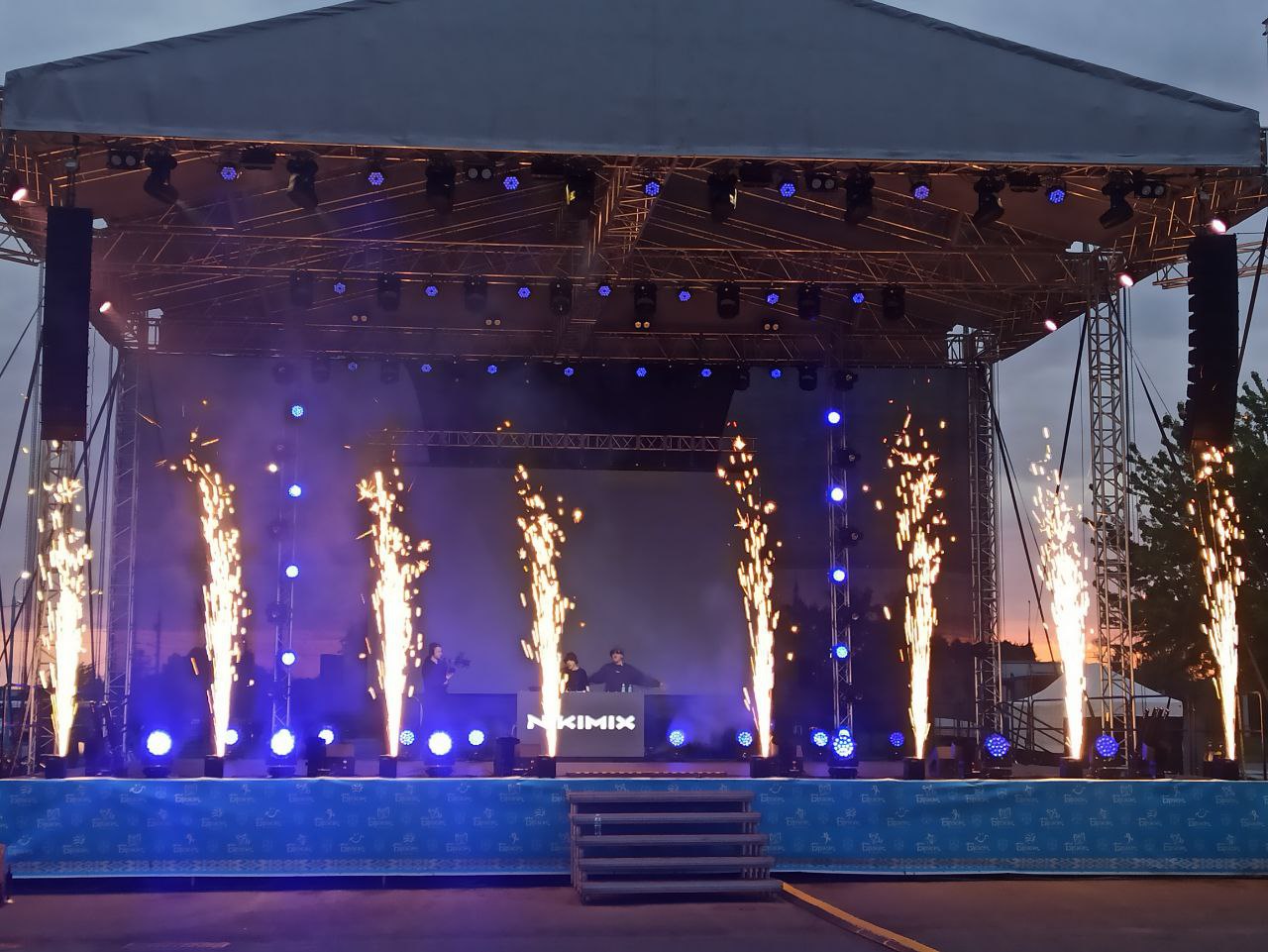 В Бресте для выпускников устроили мега-праздник